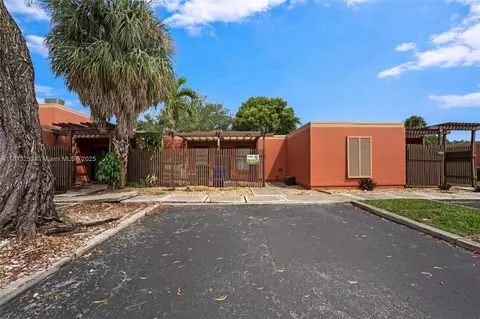 1609 Fairway Rd, Pembroke Pines, FL 33026