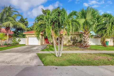 706 SE 13th Ter, Homestead, FL 33033