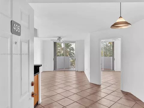 1621 Bay Rd #406, Miami Beach, FL 33139