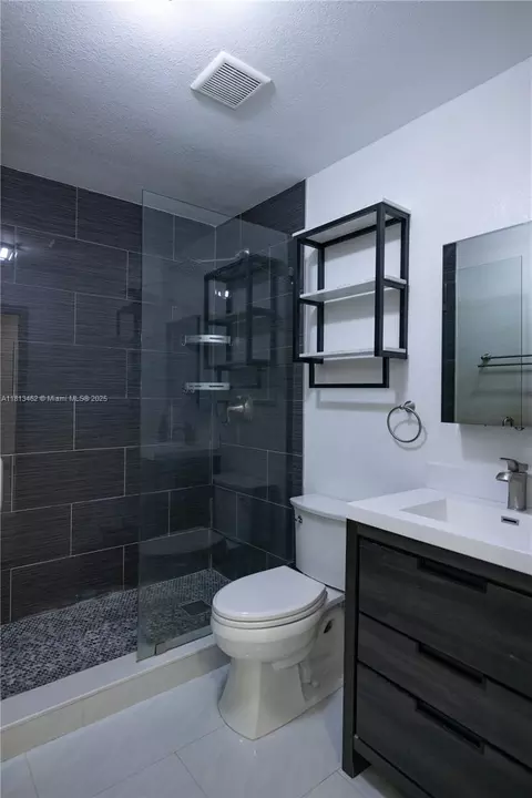 Bath - 5330 E 6th Ave, Hialeah, FL 33013 photo 2 of 4