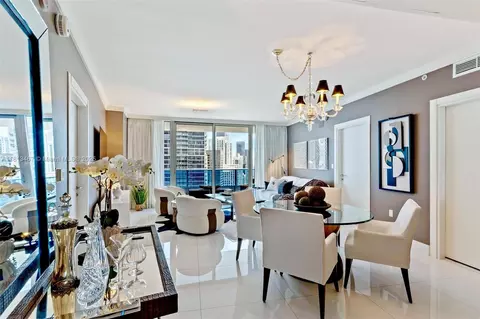 200 Biscayne Boulevard Way #3904, Miami, FL 33131