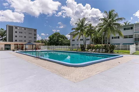 1000 Hillcrest Ct #212, Hollywood, FL 33021