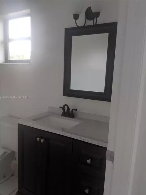 Bath - 4808-4810 SE Salvatori Rd, Stuart, FL 34997 photo 4 of 5