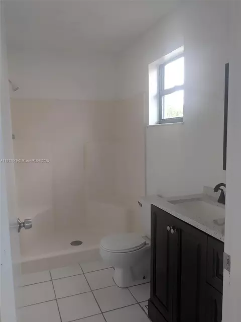 Bath - 4808-4810 SE Salvatori Rd, Stuart, FL 34997 photo 3 of 5