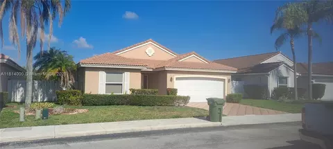 520 NW 166th Ave, Pembroke Pines, FL 33028