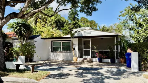 2221 SW 26th Ln, Miami, FL 33133