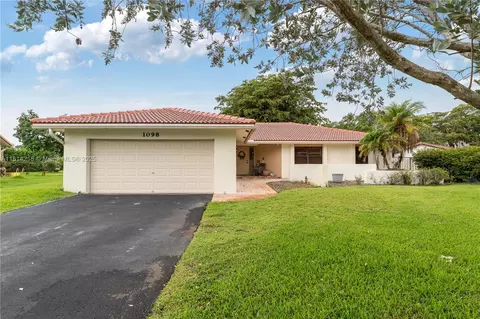 1098 NW 83rd Dr, Coral Springs, FL 33071