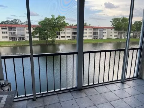 361 S Hollybrook Dr #310, Pembroke Pines, FL 33025