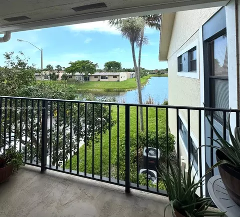 1484 Lake Crystal Dr #E, West Palm Beach, FL 33411