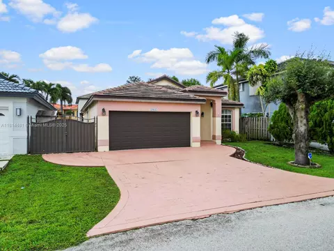 19847 NW 86th Ave, Hialeah, FL 33015