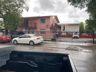 677 SW 2nd St, Miami, FL 33130