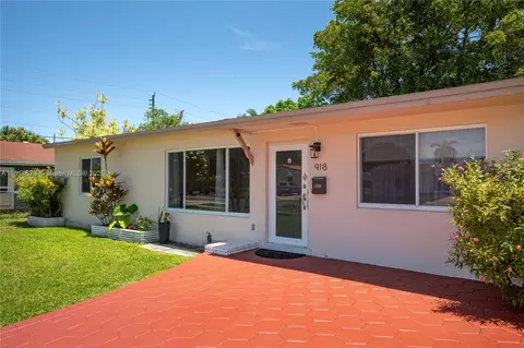 918 NE 6th St, Hallandale Beach, FL 33009