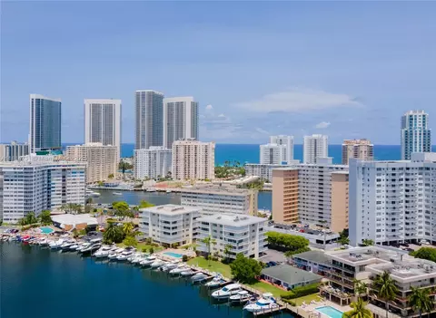 120 Golden Isles Dr #33B, Hallandale Beach, FL 33009