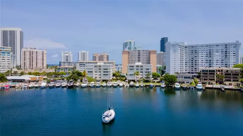 120 Golden Isles Dr #33B, Hallandale Beach, FL 33009