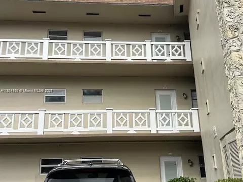 5103 NW 35th St #503, Lauderdale Lakes, FL 33319