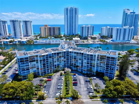 1000 Parkview Dr #818, Hallandale Beach, FL 33009