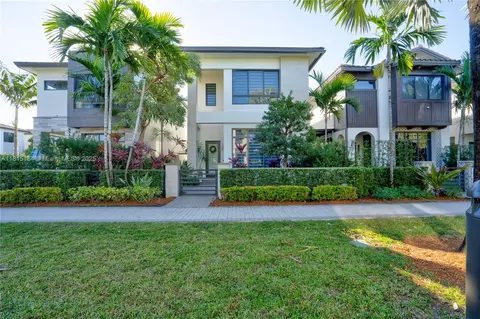 8213 NW 44th Ter, Doral, FL 33166