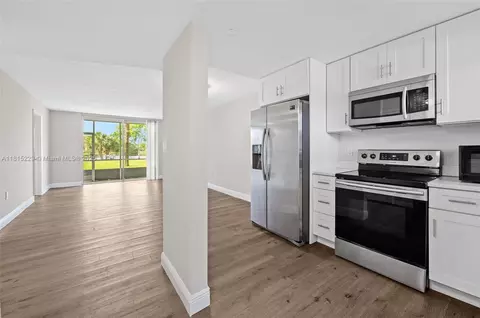 8060 N Sunrise Lakes Dr #103, Sunrise, FL 33322