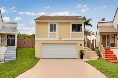 9909 SW 218th Ter, Cutler Bay, FL 33190