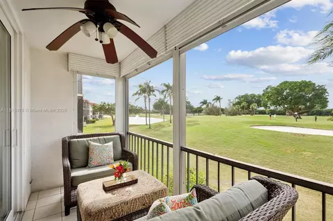 9823 S Hollybrook Lake Dr #202, Pembroke Pines, FL 33025