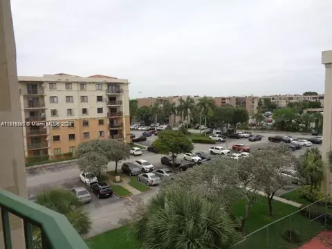 9320 Fontainebleau Blvd #503, Miami, FL 33172