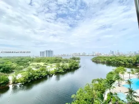 16385 Biscayne Blvd #702, North Miami Beach, FL 33160