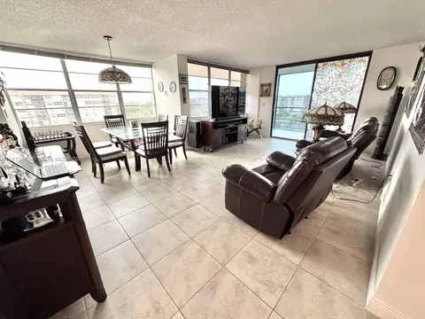 1100 Saint Charles Pl #712, Pembroke Pines, FL 33026