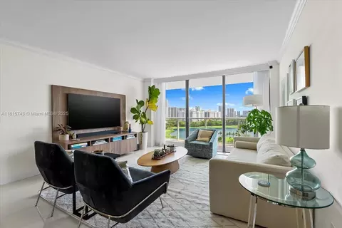 3701 N Country Club Dr #1407, Aventura, FL 33180