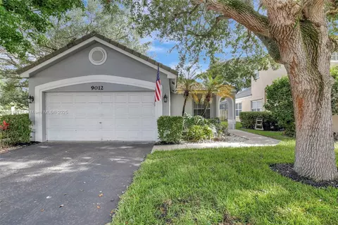 9012 Lake Park Cir S, Davie, FL 33328