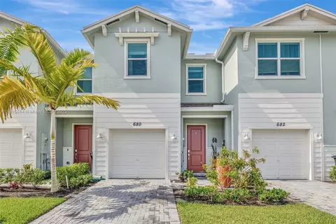 680 SE Lake Falls St, Stuart, FL 34994
