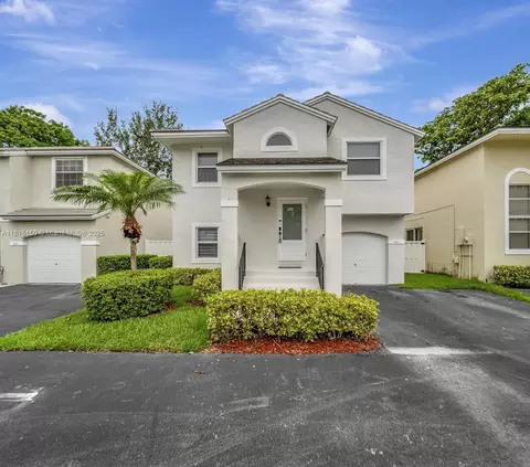 9883 NW 2nd St, Plantation, FL 33324