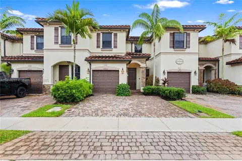 6496 S Anise Ct, Davie, FL 33314