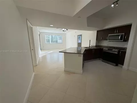 19900 E Country Club Dr #209, Aventura, FL 33180