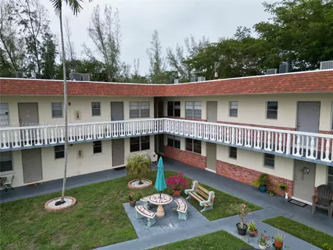 1551 N 12th Ct #4B, Hollywood, FL 33019