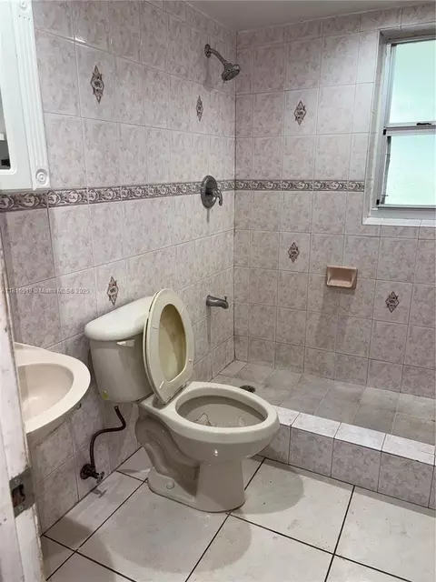 Bath - 661 E 44th St, Hialeah, FL 33013 photo 2 of 2