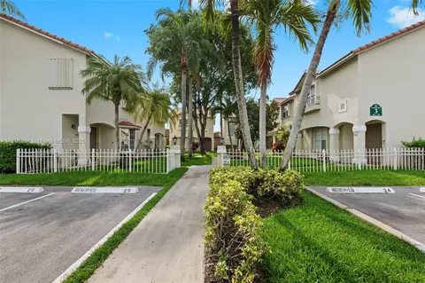 615 NW 108th Ter, Pembroke Pines, FL 33026