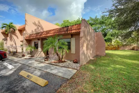 10 Seville Cir #6-54, Davie, FL 33324