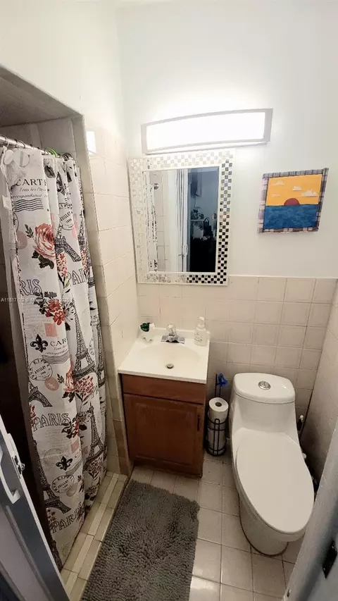 Bath - 200 W 53rd Ter, Hialeah, FL 33012 photo 2 of 2