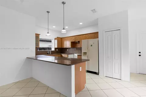 Kitchen - 7089 W 4th Ct, Hialeah, FL 33014 photo 3 of 3