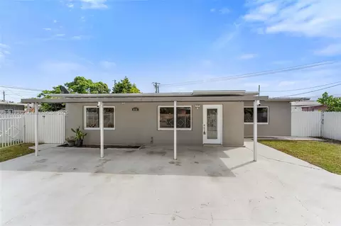 810 E 9th Pl, Hialeah, FL 33010 photo 1