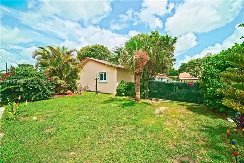 10471 SW 174th Ter, Miami, FL 33157