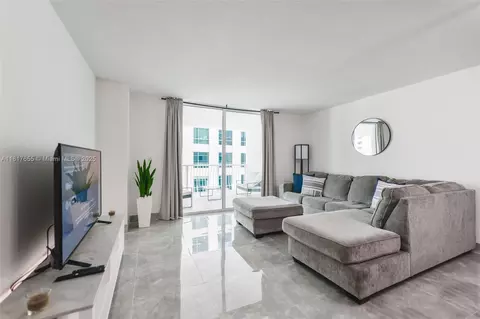 1200 Brickell Bay Dr #2112, Miami, FL 33131