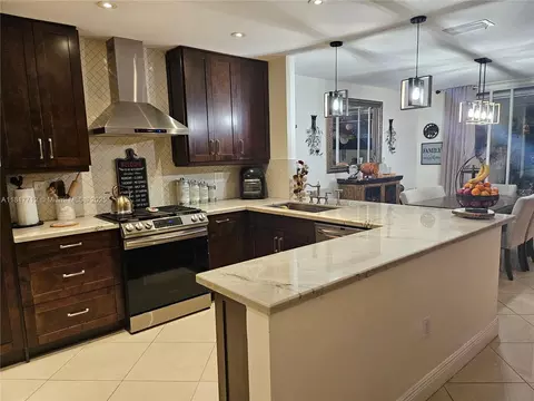 10270 NW 46th St, Doral, FL 33178