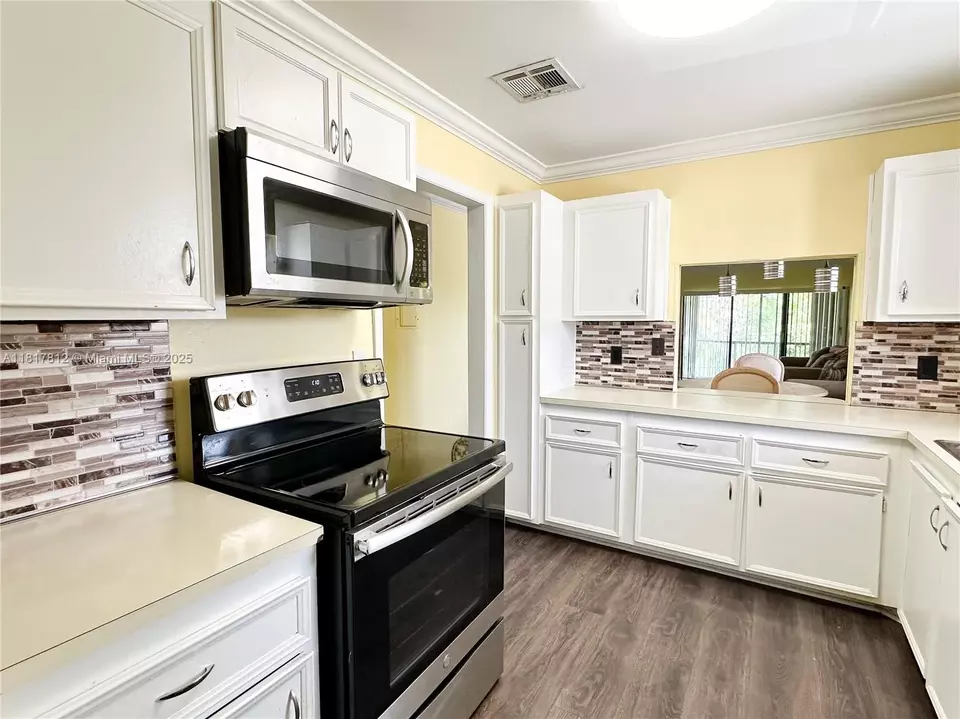 Kitchen - 5975 Forest Hill Blvd #206, West Palm Beach, FL 33415 photo 2 of 2