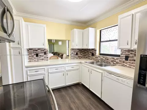 Kitchen - 5975 Forest Hill Blvd #206, West Palm Beach, FL 33415 photo 1 of 2