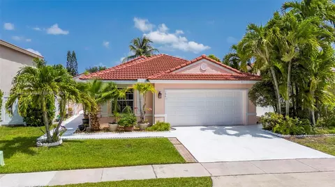 1061 NW 191st Ave, Pembroke Pines, FL 33029