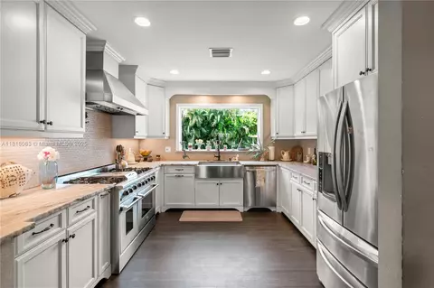 4240 SW 9th St, Plantation, FL 33317