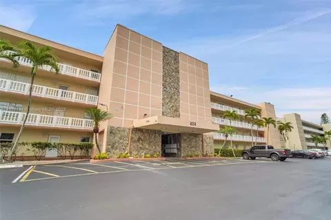 424 SE 10th St #402, Dania Beach, FL 33004