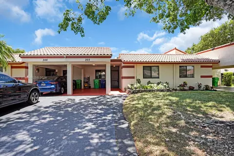 303 Lakeside Ct, Sunrise, FL 33326