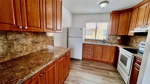2760 W 61st Pl #202, Hialeah, FL 33016